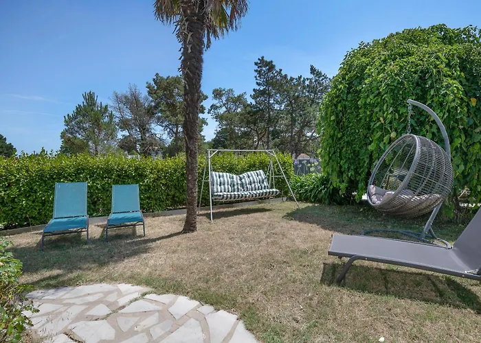 Pour 15 A 700m De La Prázdninový dům *