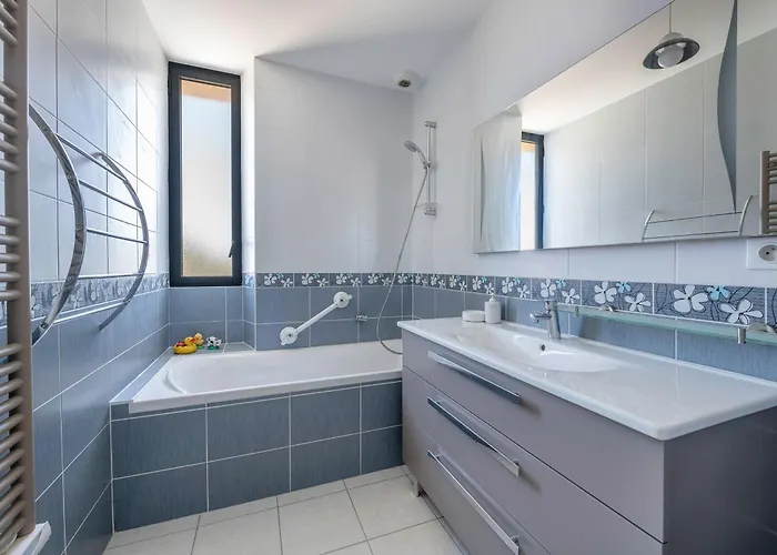 Pour 15 A 700m De La *