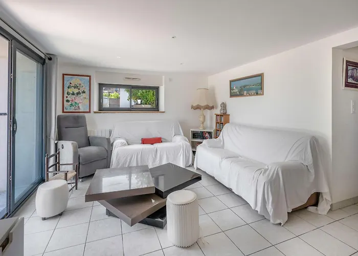 Pour 15 A 700m De La Prázdninový dům